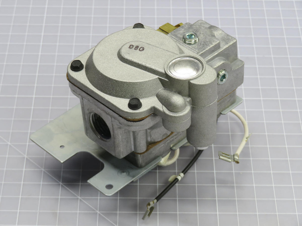 CARRIER  EF 33CZ 206  COMB GAS VALVE  For Sale