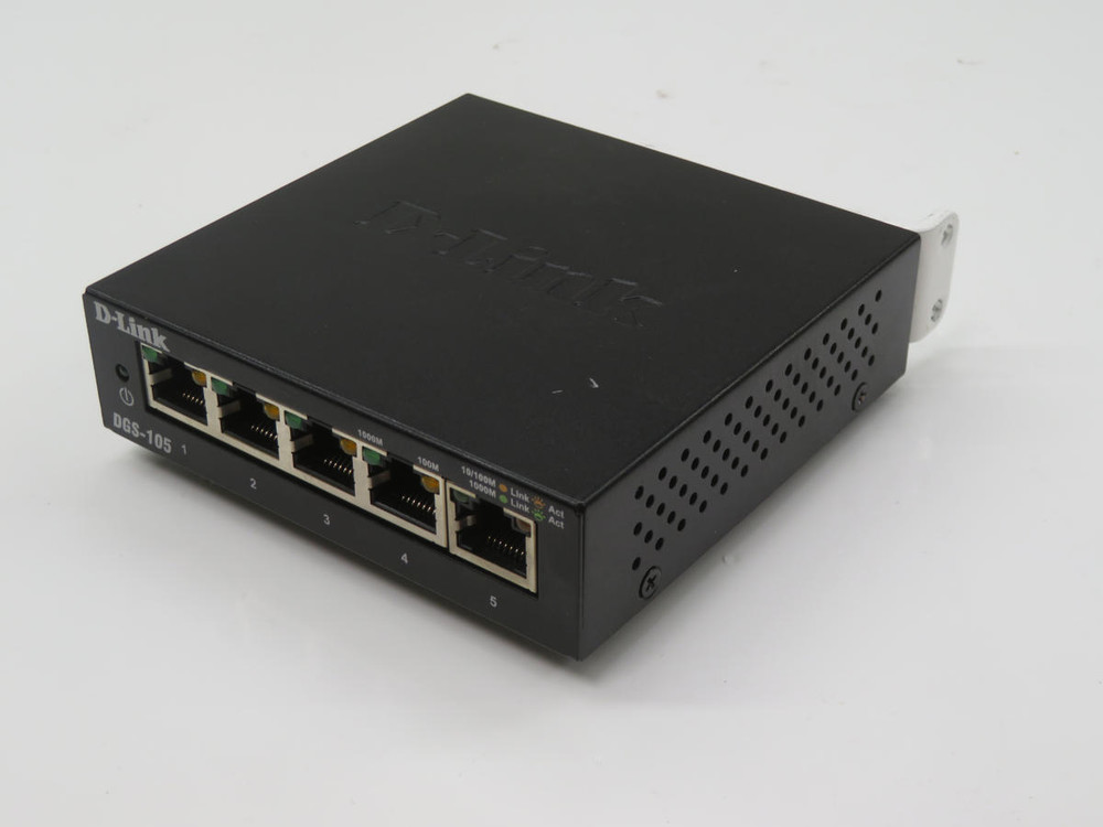 D-LINK  DGS-105  ETHERNET SWITCH  For Sale