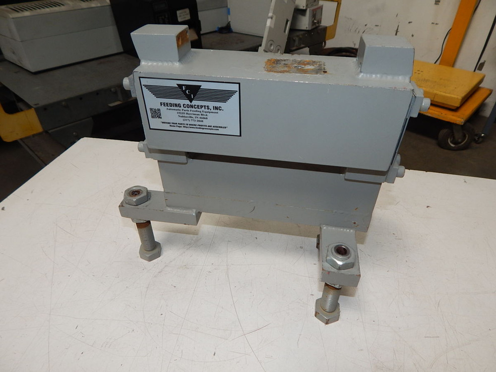 FEEDING CONCEPTS VIBRATORY LINEAR FEEDER M5886