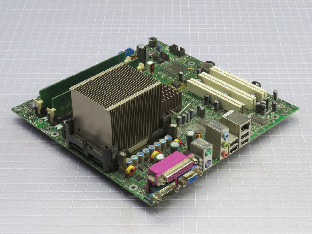 DELL  E210882 ELEC5M-04   For Sale