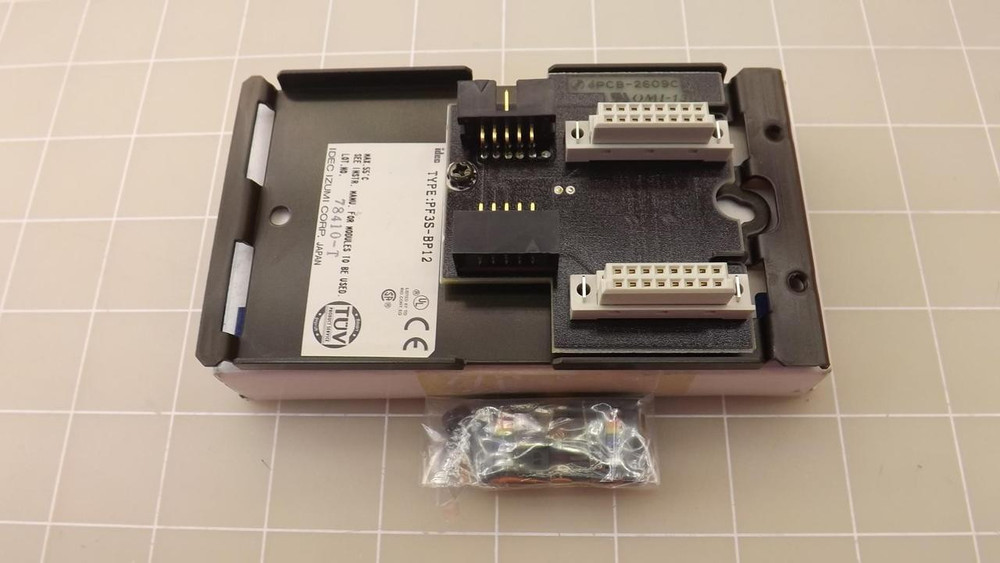 IDEC PF3S-BP12 BASE PLATE BACKPLANE SLOT T24398