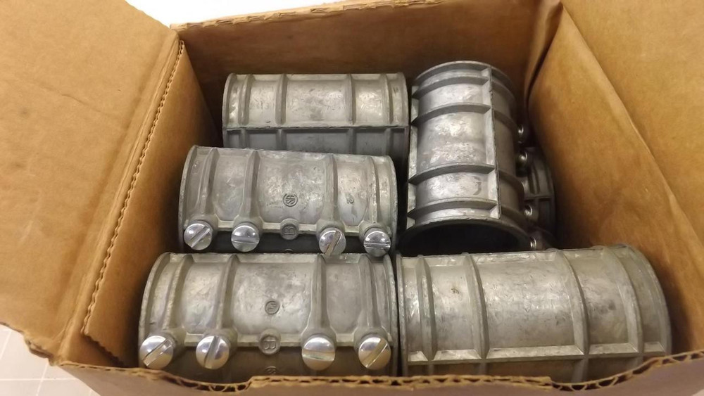 LOT OF 10 BRIDGEPORT 243-DC EMT COUPLING T26757