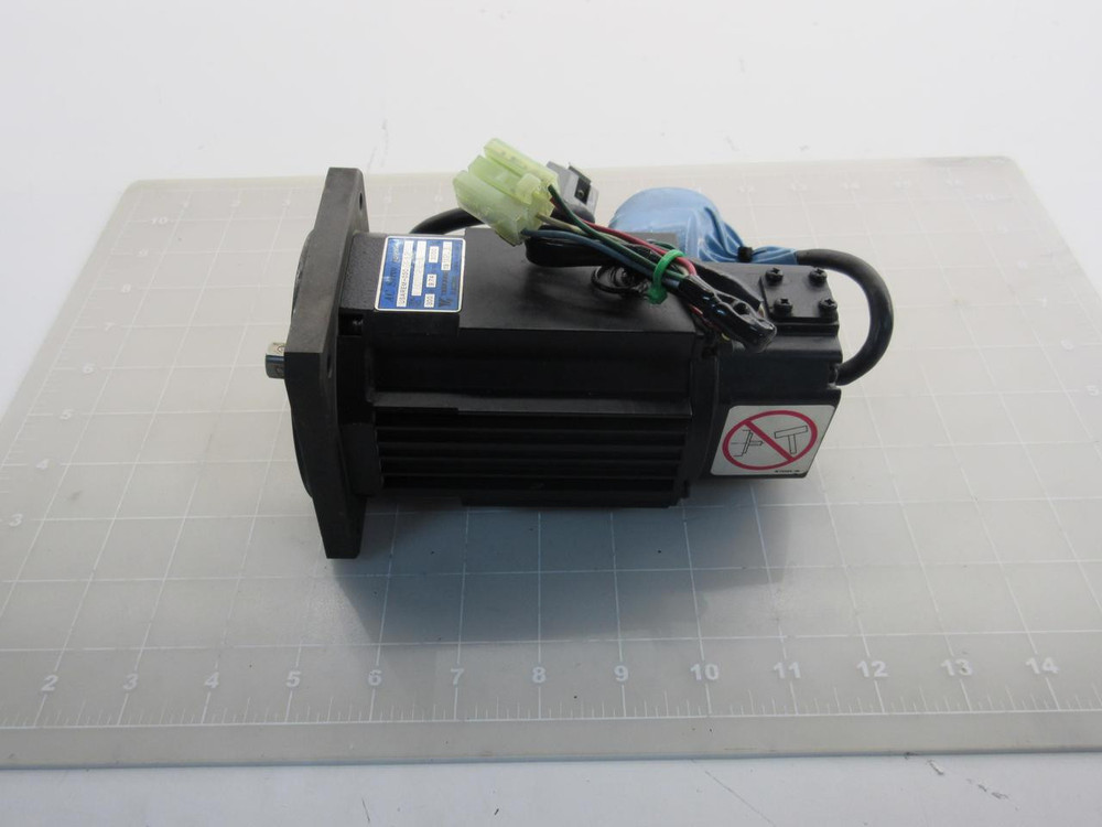 YASKAWA USAREM-03CSF12 AC SERVO MOTOR T51627
