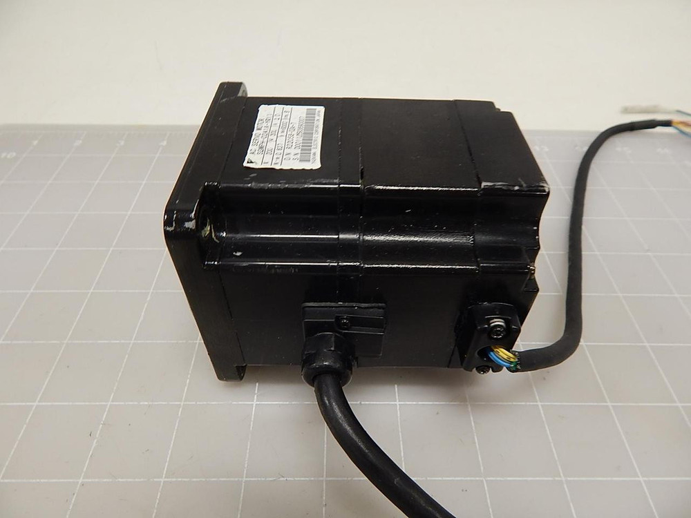 YASKAWA ELECTRIC SGMPH-02A1A-YR11 AC SERVO MOTOR T72562