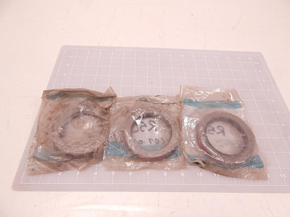 LOT OF 3 RELIANCE ELECTRIC 411627-02BB OIL SEAL T80339