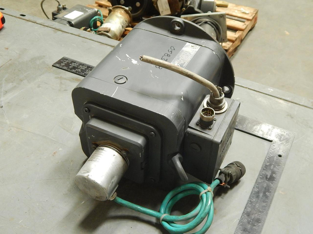 SIEMENS 1FT5100-0AC01-2-Z PERMANENT MAGNET SERVO MOTOR 127 V 2000 RPM 18.5/24.0 A T99094