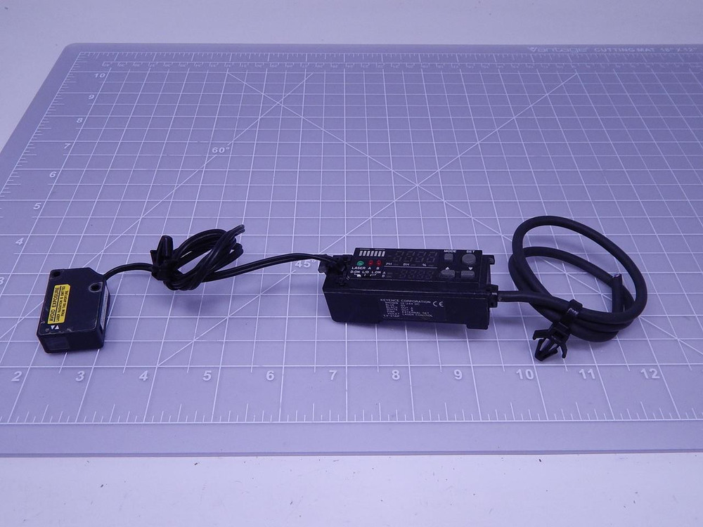 Keyence LV-21AP Amplifier Unit Main Unit PNP with LV-H62 PHOTOELECTRIC SENSOR DIGITAL LASER OPTIC 2METER T123890 For Sale