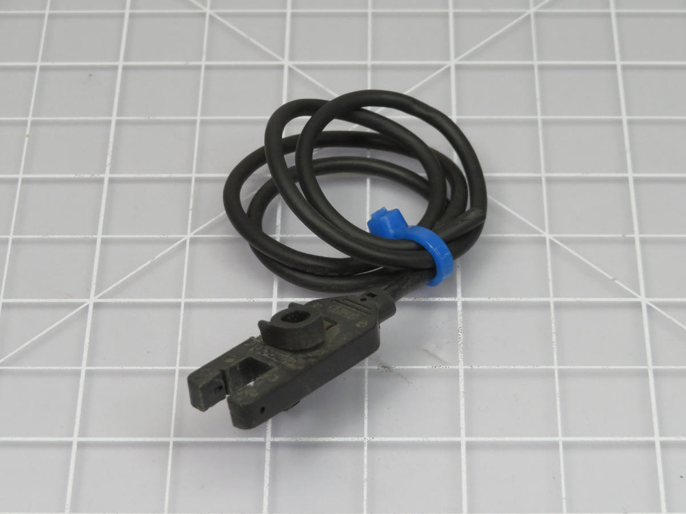 LOT OF 4 OMRON C51F SENSOR TK276