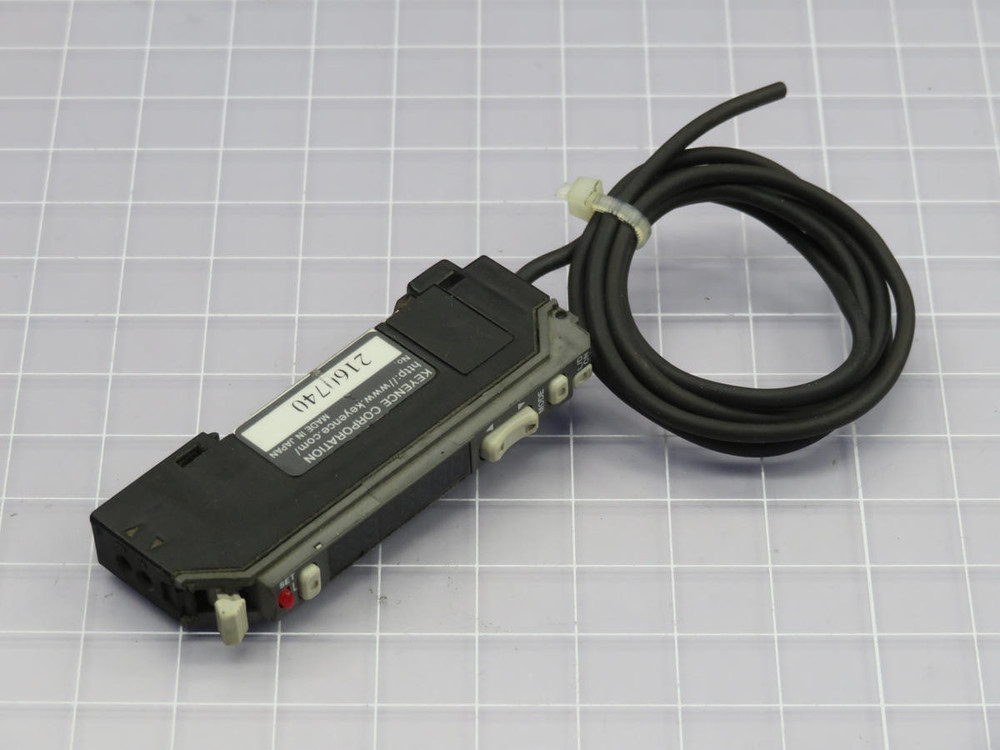 Keyence  FS-V22R  Photoelectric Fiber Optic Sensor Amplifiers  For Sale