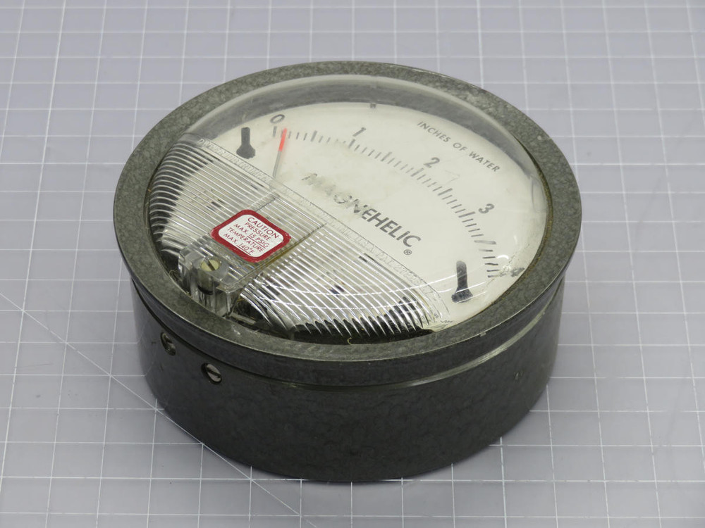 DWYER  2004  0-4 INCHES OF WATER PRESSURE GAUGE  For Sale