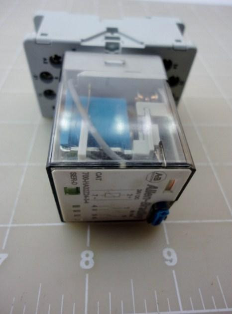 ALLEN BRADLEY 700-HA32Z24-3-4 RELAY W/RELAY SOCKET 24VDC 10AMP 8PIN CONTACT RATING T15573