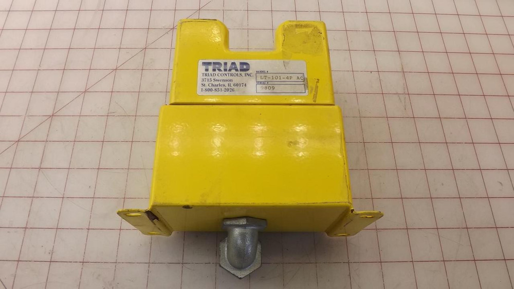 TRIAD LT-101-4P AC LIFETOUCH SWITCH T32001