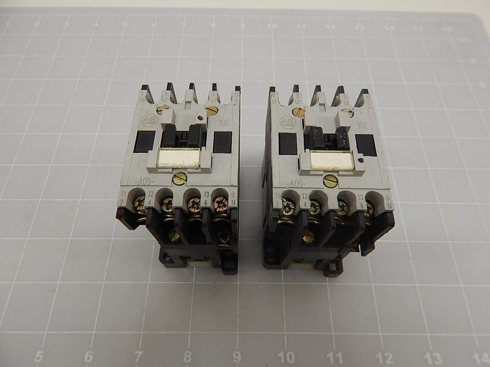 LOT OF 2 ALLEN BRADLEY 100-A09ND3 CONTACTOR T59022