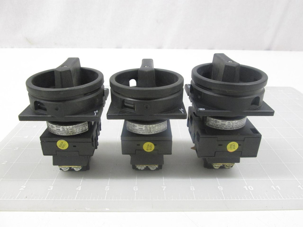 LOT OF 3 MOELLER T0-1-102 ROTARY SWITCHES T62861