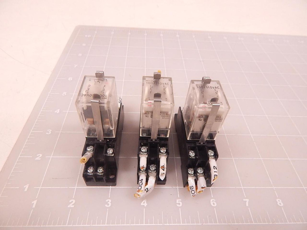LOT OF 3 OMRON MY2N RELAYS T70682