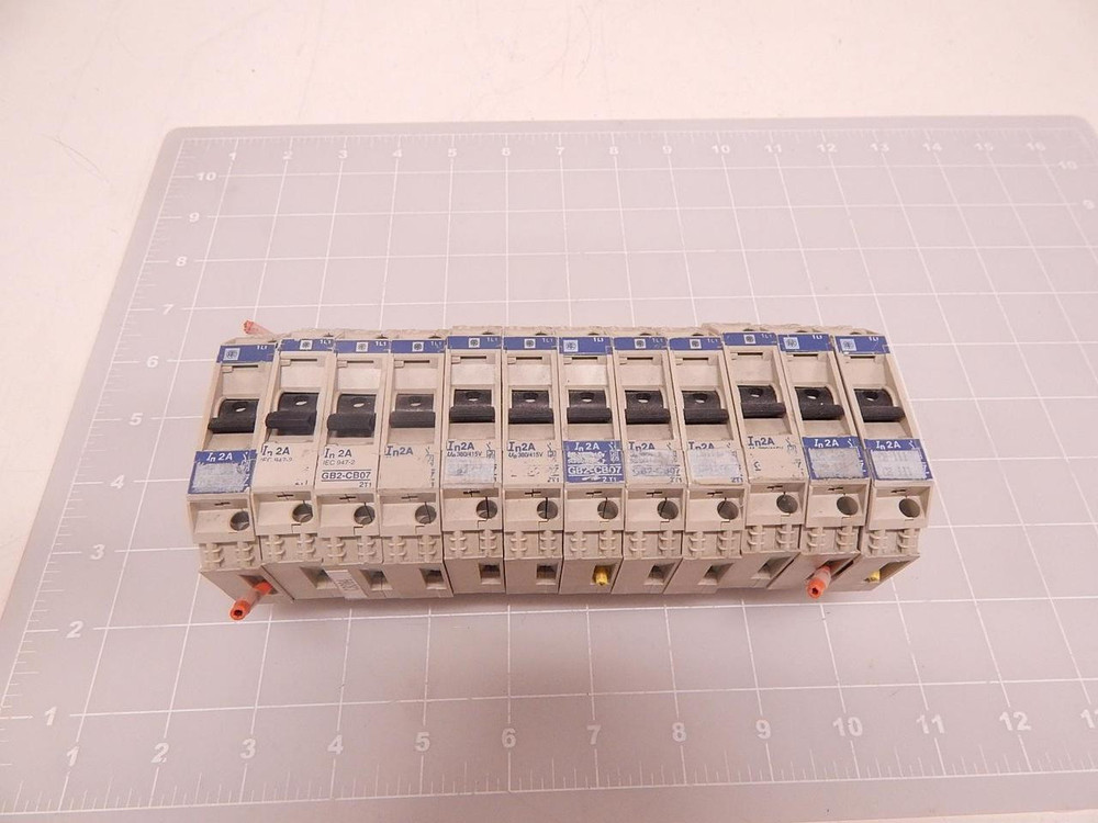LOT OF 12 SCHNEIDER ELECTRIC GB2-CB07 CIRCUIT BREAKER T74559