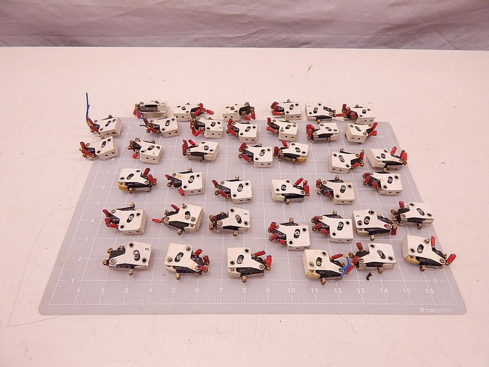 LOT OF 39 YAMATAKE V-3910B SWITCHES T78014