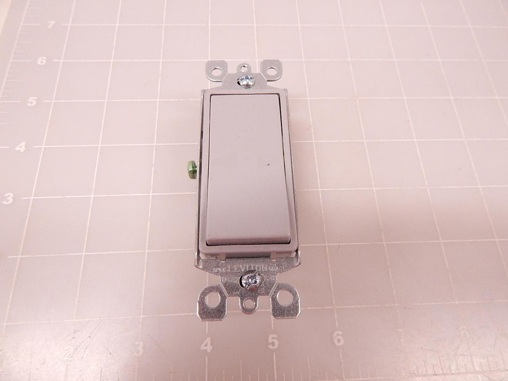 LOT OF 47 LEVITON 15A-120V-277VAC TOGGLE SWITCHES T73877