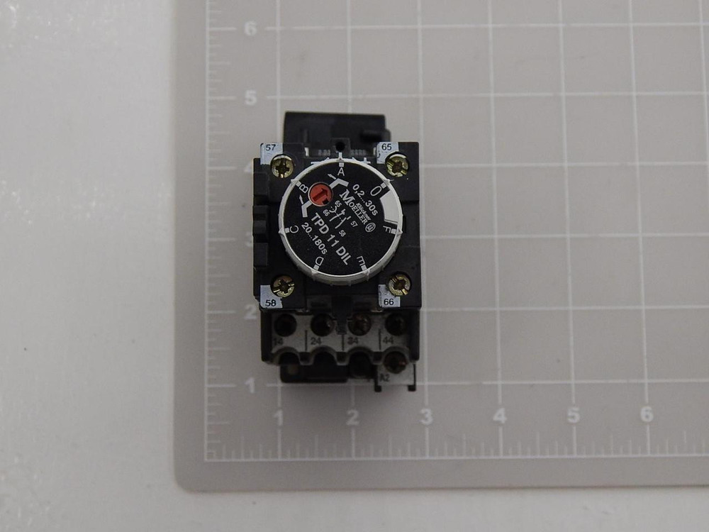 MOELLER DIL R40 340B CONTACTOR RELAY W/ TIMER T88744