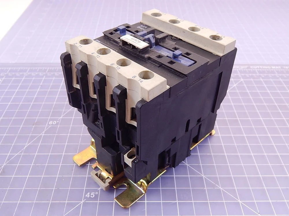 TELEMECANIQUE LC1 D40004 CONTACTOR T98294