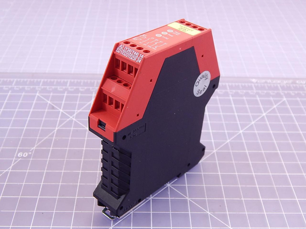 Schneider Electric XPSDMB1132 Safety Relay For Sale