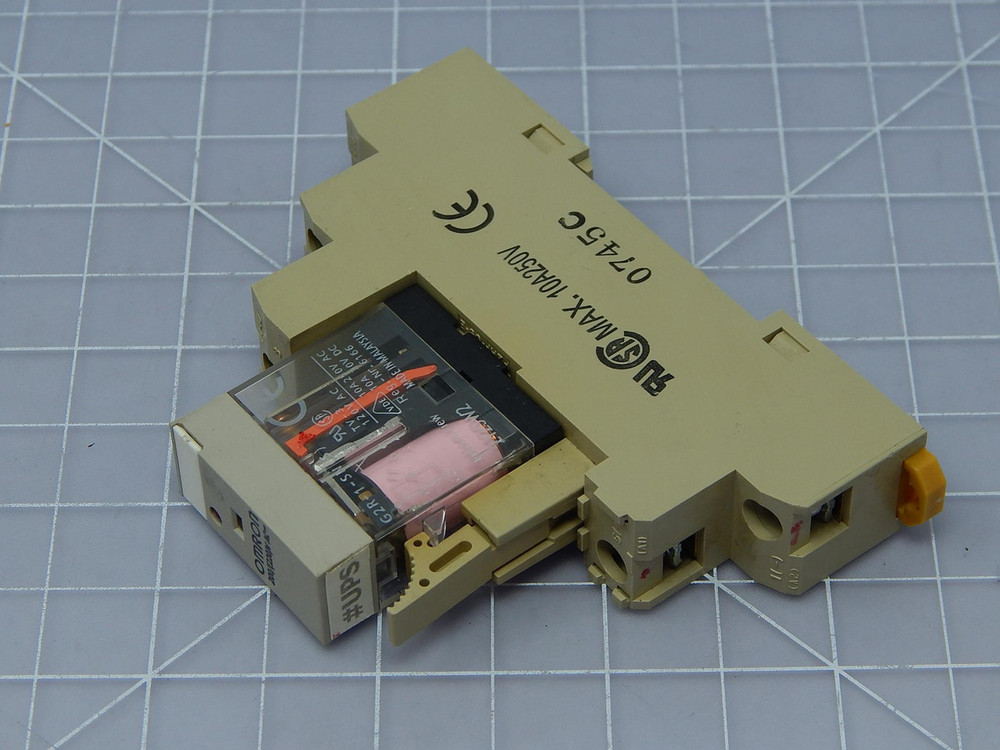 Omron  G2R-1-SND (S)    Relay w/ Base For Sale