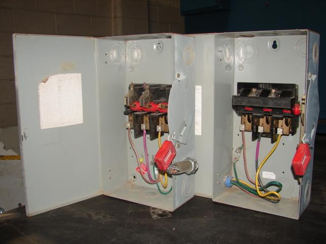 LOT OF 2 GE DISCONNECT SAFETY SWITCH 600 V 60 AMP 60 HP NP1578000B