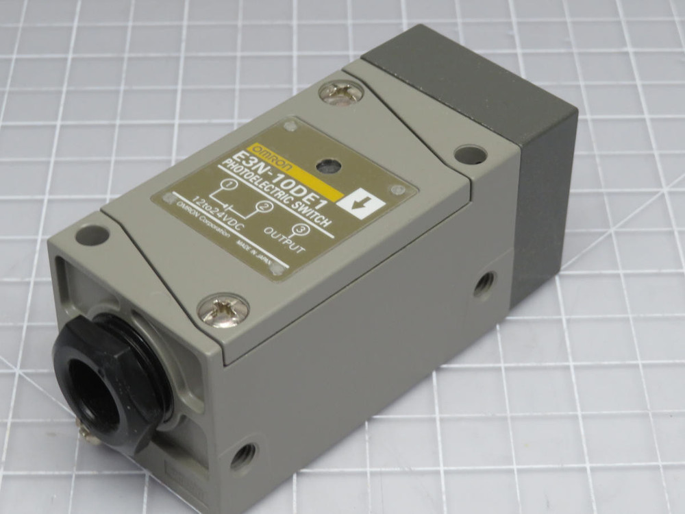 Lot of 2 Omron  E3N-10LE1  Photoelectric Switch  For Sale