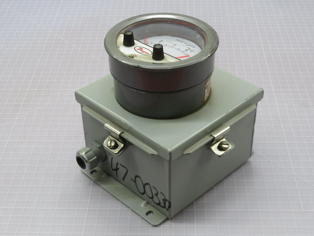 DWYER  A-3000  PHOTOHELIC  For Sale