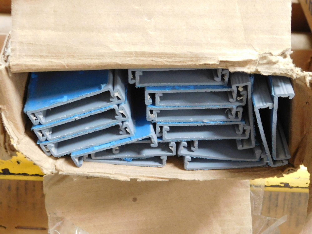 LOT OF 22 THOMAS & BETTS TY2CPG6 TY-DUCT WIRING DUCT COVERS T128327