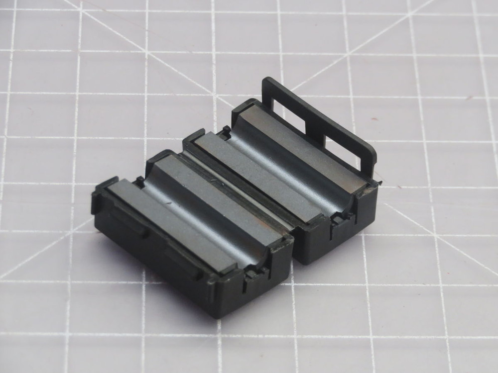 Lot of 35 MOTOROLA  6881011Y27-A    For Sale