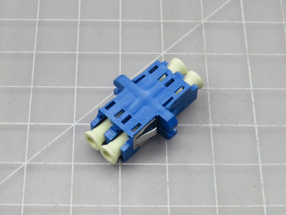 NIB LOT OF 1001 COMMSCOPE 300001758831 LC ADAPTERS T267103 For Sale