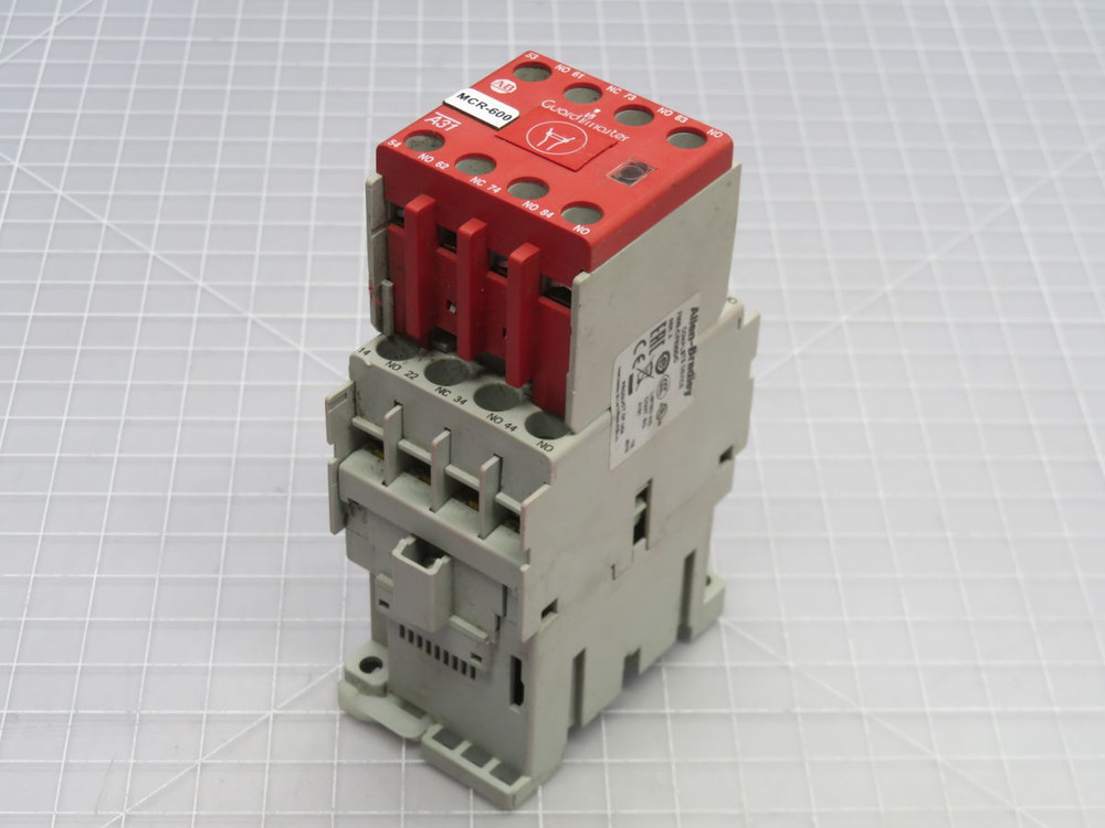 USED ALLEN BRADLEY 700-CF310 100S-F 4-POLE INDUSTYRIAL RELAY WITH CONTACT RELAY T267766 FOR SALE