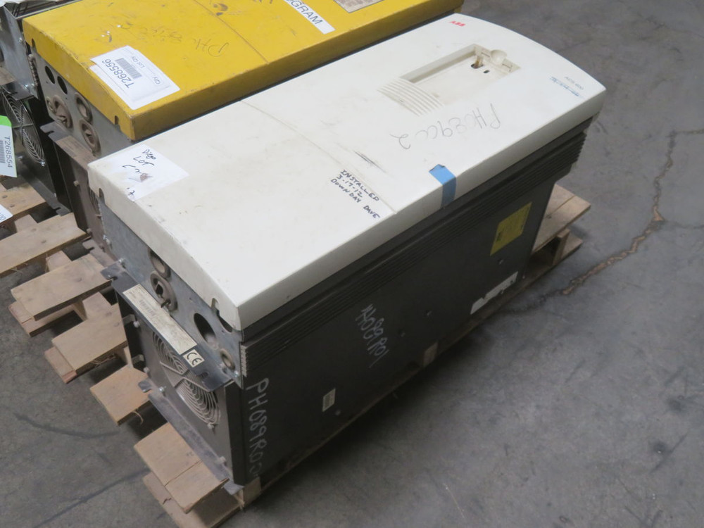FPR ABB ACS600 R21143D50 VARIABLE FREQUENCY DRIVE (VFD) IN POOR SHAPE T268555 FOR SALE