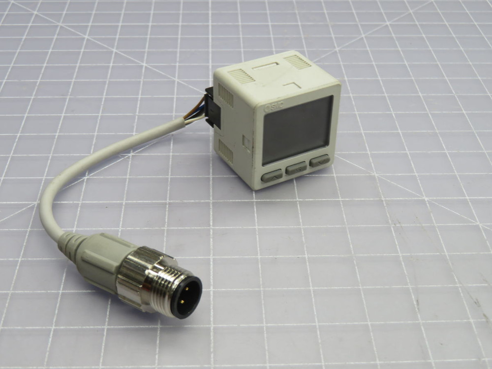 USED LOT OF 2 SMC ZSE20AF-Y 3-SCREEN DIGITAL FLUID PRESSURE SWITCH T268472 FOR SALE