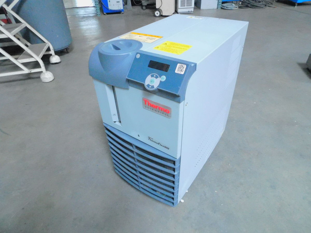 USED THERMO SCIENTIFIC NESLAB THERMOFLEX900 RECIRCULATING CHILLER M7657 FOR SALE