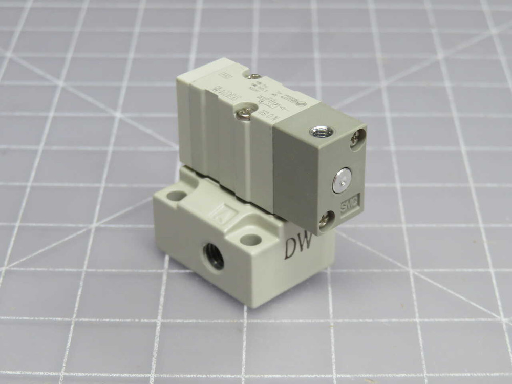 NOB LOT OF 2 SMC SYJA324-M5 SOLENOID VALVES T271245 FOR SALE