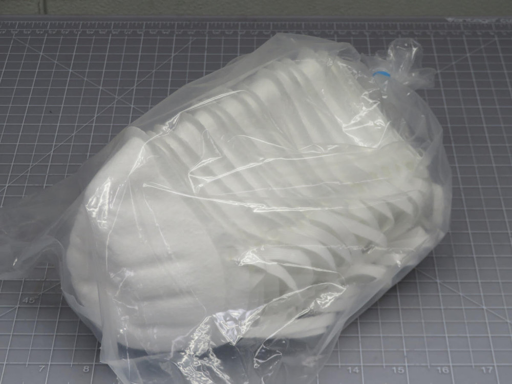 NOB LOT OF 200 HONEYWELL DC300N95B N95 DISPOSABLE MASK KT041 FOR SALE