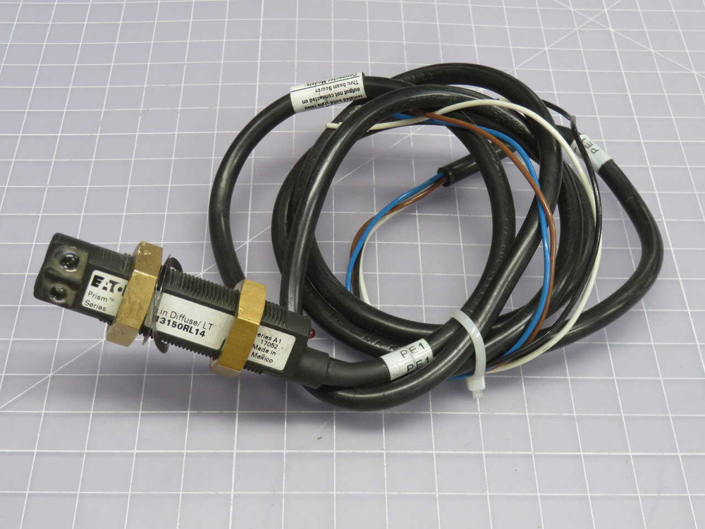 USED LOT OF 2 EATON 13150RL14 PHOTOELECTRIC SENSORS FOR SALE