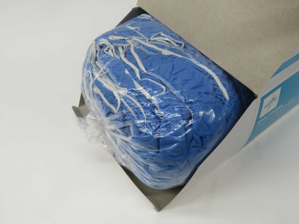 NIB LOT OF 900 MEDLINE CRI2002 NON-SKID SHOE COVERS, POLYPROPYLENE, BLUE, REGULAR/LARGE FOR SALE