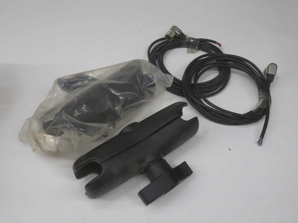 USED HONEYWELL VM1005BRKTKIT VEHICLE MOUNT RAM KIT, FLAT CLAMP BASE, 8.5 IN ARM FOR SALE