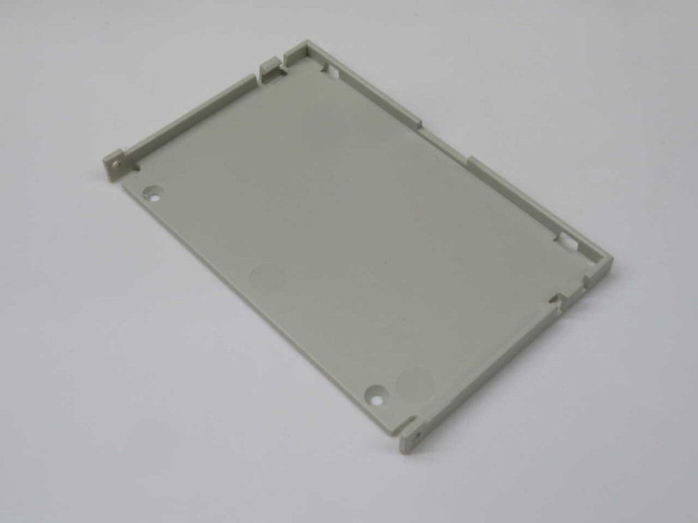 NIB LOT OF 240 COMMSCOPE HDW-12031 PANEL DESIGN DOOR, 1-HOLE, PUTTY COLOR, PLASTIC, BULK PACK FOR SALE