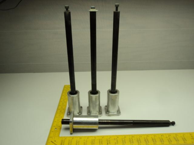 LOT OF 4 NB  SQUARE FLANGE LINEAR ROUND BALL BEARING T14622