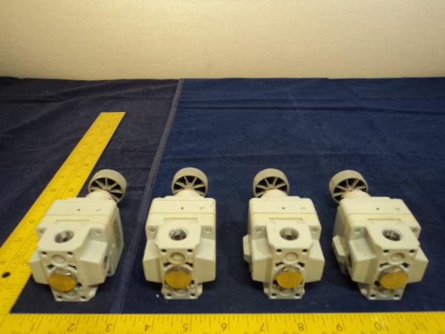 4 SMC IR2010-02BG PRECISION REGULATOR T10332