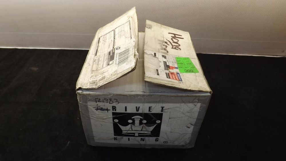 LOT OF 2000è½RIVET KING /ABA86/TB RIVET WITH AN EXTERNAL LOCKING FEATURE T21983