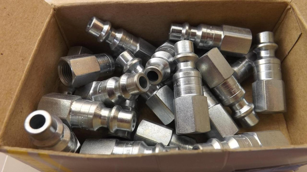 LOT OF 219 PARKER H1C FEMALE ADAPTERS 1/4-1/8 NPT T23627