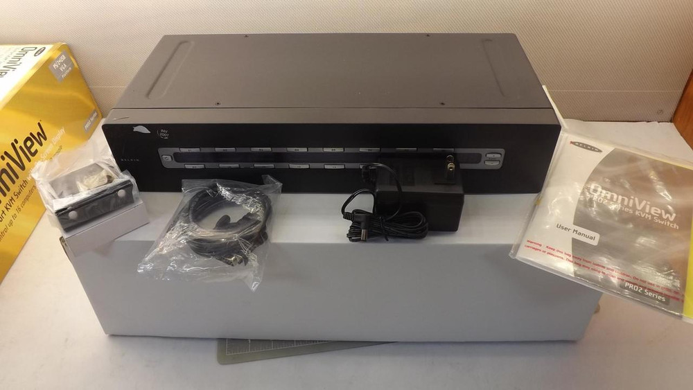 BELKIN OMNIVIEW PRO2 EXTERNAL KVM SWITCH T25240