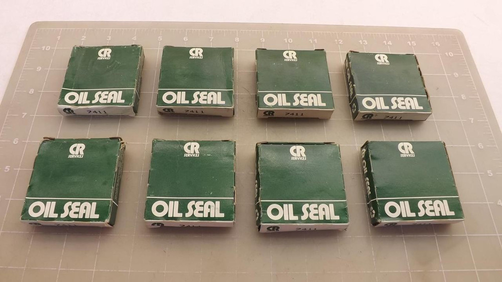 LOT OF 8 CR SERVICES 7411 OIL SEAL T28347