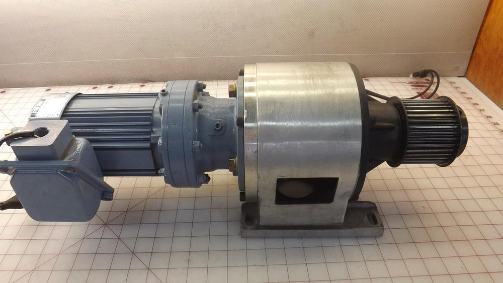 MIKI PULLEY SUMITOMO HEAVY CB-12-A-101 68S01 CNVMS05-4095 GEAR MOTOR W/ CLUTCH T31364