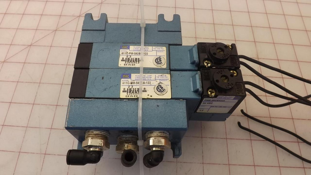 LOT OF 2 MAC 811C-PM-592BA-122 PME-592BAAA SOLENOID VALVES W/ MANIFOLD T31663